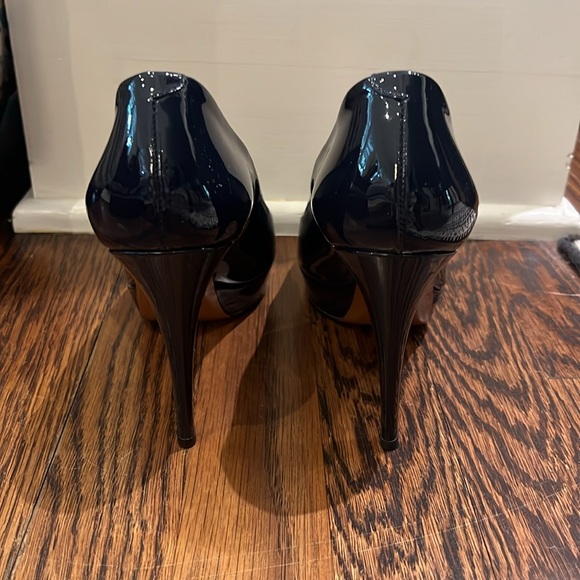 Gucci Vernice Crystal Peep Toe Platform Pump - Picture 4 of 12